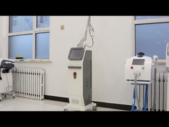 Maszyna laserowa z frakcjami CO2 Odnawianie powierzchni skóry 40W Ultra Pulse CW Usunięcie światła Mole Aluminium Case